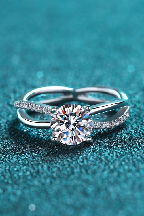 1 Carat Brilliant Round Cut Sparkala™ Crisscross Split Shank Ring